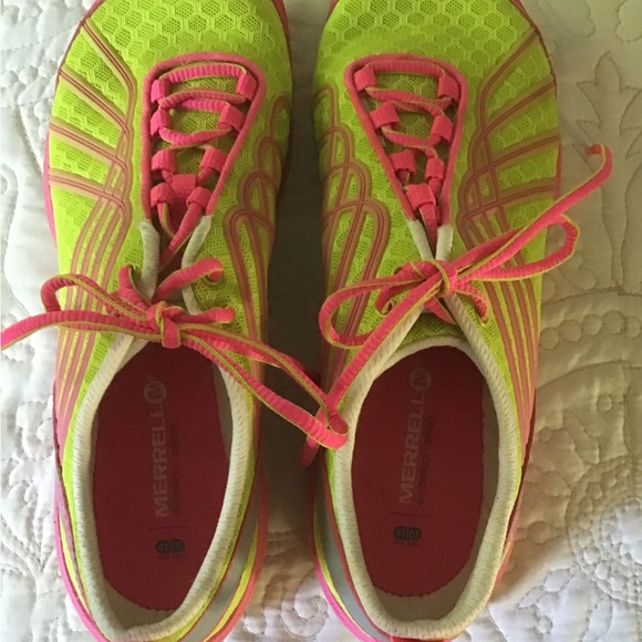 Shoes - Picture 3 of 4